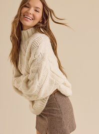 Lucie Oversized Cable Knit Sweater - TULLABEE