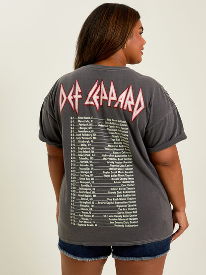 Def Leppard Graphic Band Tee - TULLABEE