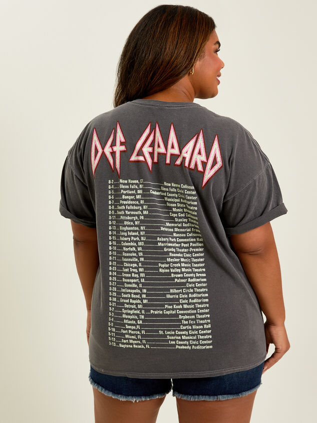 Def Leppard Graphic Band Tee Detail 2 - TULLABEE