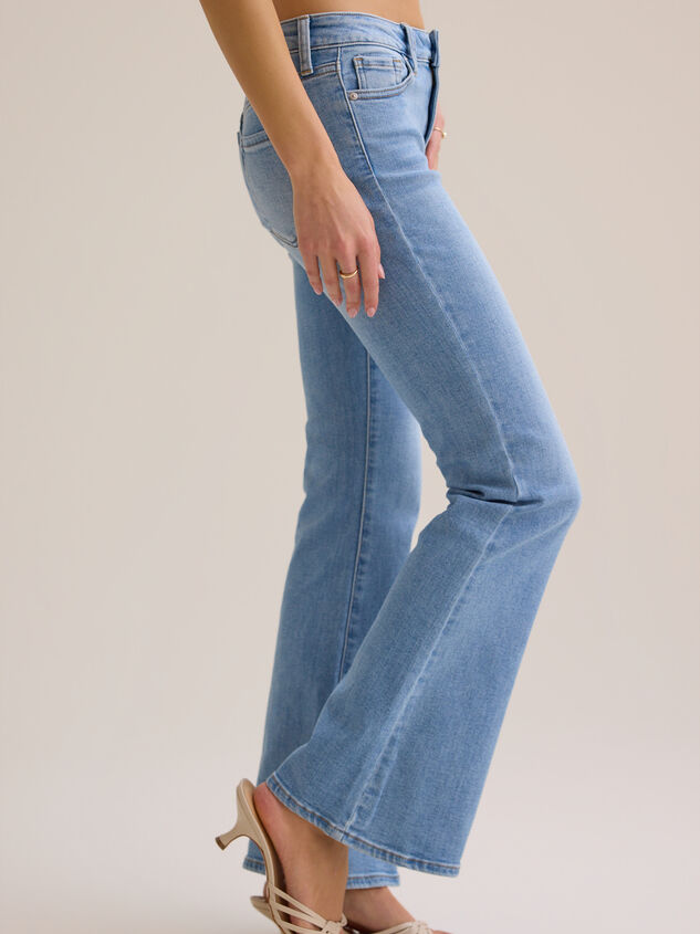 Klara Bootcut Jean Detail 4 - TULLABEE
