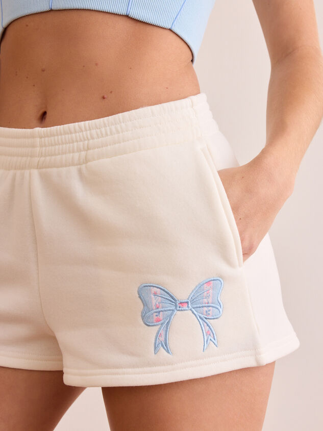 Timeout Bow Short Detail 2 - TULLABEE