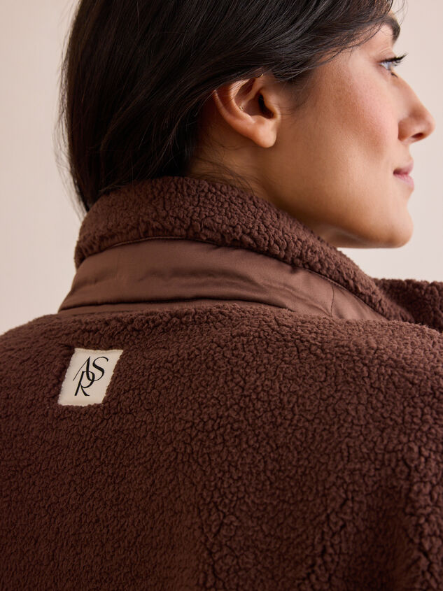 Summit Sherpa Button Vest Detail 5 - TULLABEE
