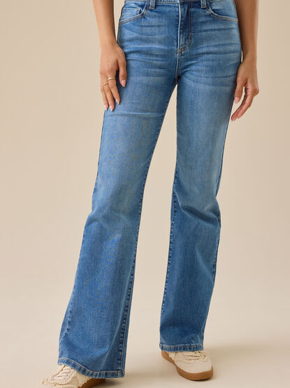 Stratton Boot Cut Jeans - TULLABEE