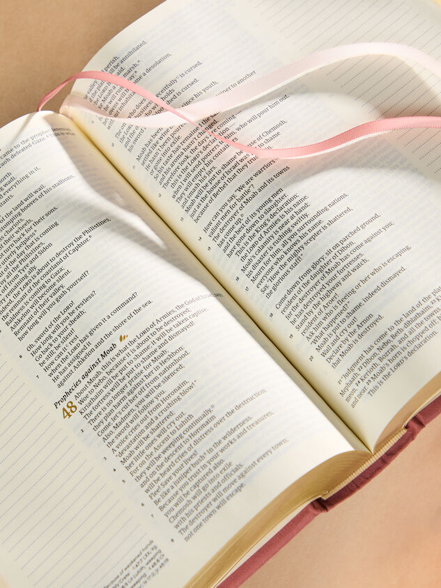 Hosanna Revival Notetaking Bible- Rosedal Theme Detail 5 - TULLABEE
