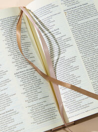 Hosanna Revival Compact Bible- Marlo Theme Detail 4 - TULLABEE