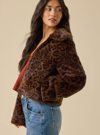 Galleria Sherpa Jacket Detail 4 - TULLABEE