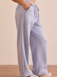 Snuggle Bow Sweatpants Detail 4 - TULLABEE