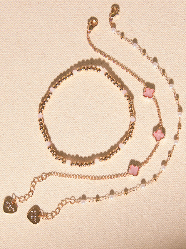 Dainty Clover Pearl Bracelet Set Detail 2 - TULLABEE