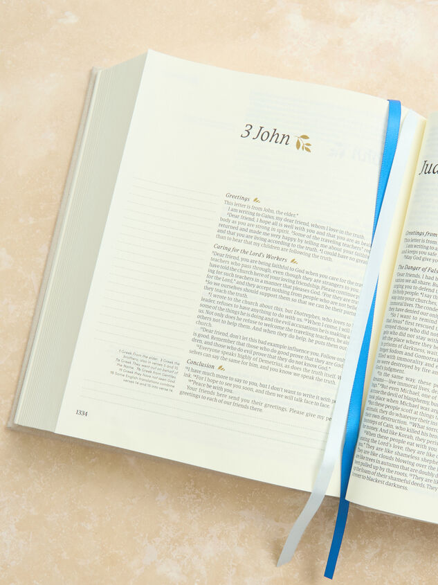 NLT Adelaide Bible by Hosanna Revival Detail 3 - TULLABEE