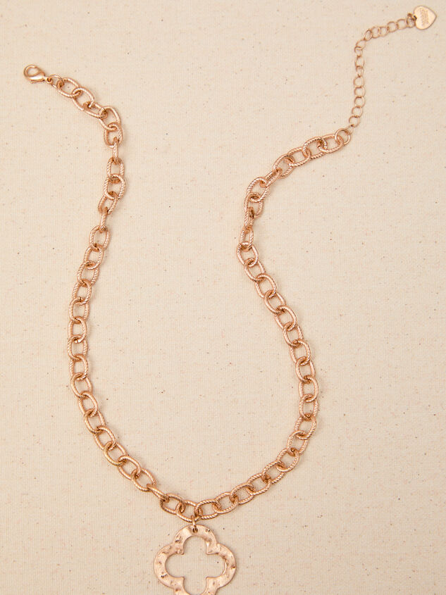 Laurel Hammered Clover Necklace Detail 2 - TULLABEE