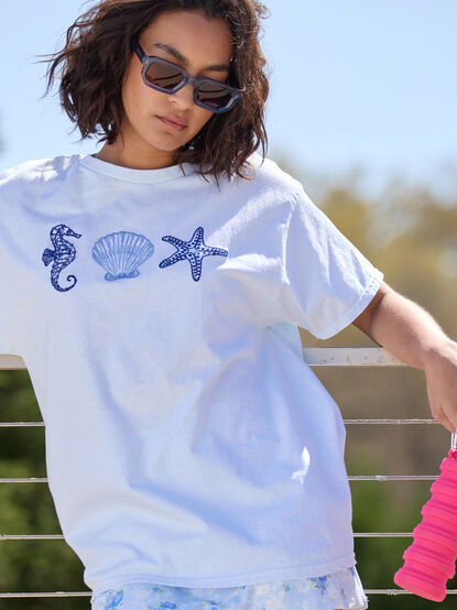 Embroidered Seashell Graphic Tee - TULLABEE