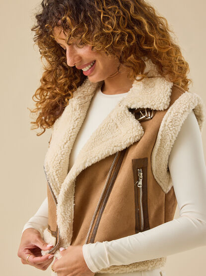 Tilly Sherpa Vest - TULLABEE