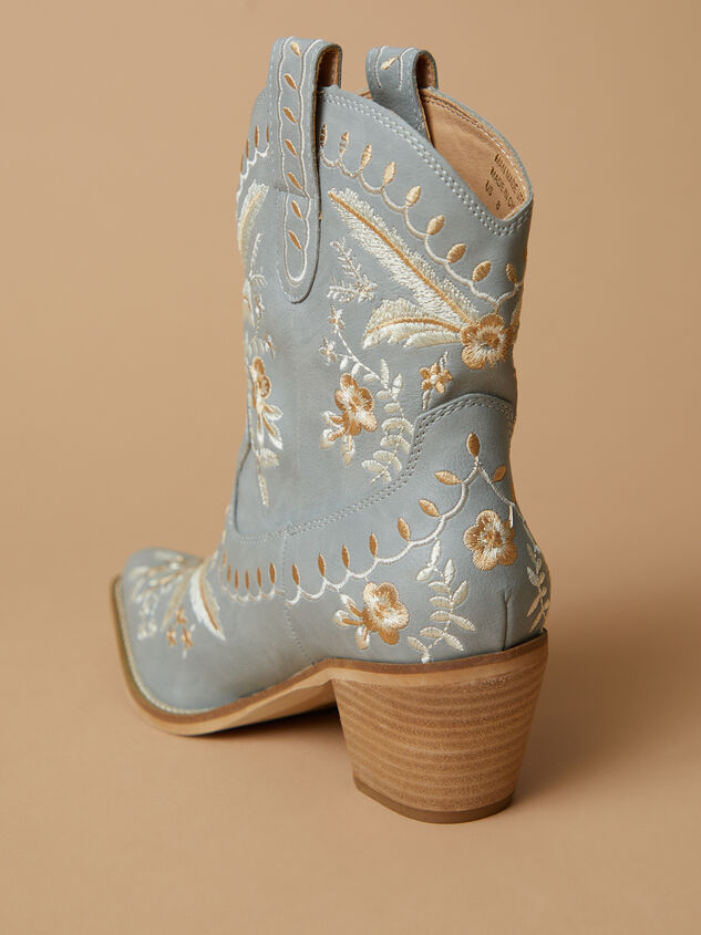 Corral Embroidered Western Booties Detail 3 - TULLABEE