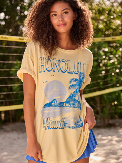Honolulu Oversized Graphic Tee - TULLABEE