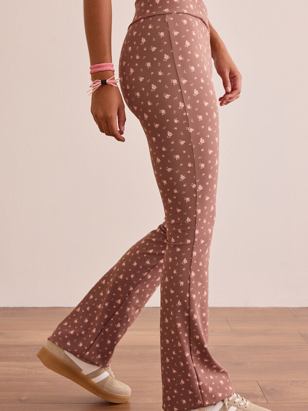 All Set Floral Flare Leggings Detail 4 - TULLABEE