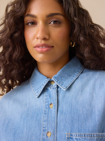 Dayna Button-Down Collared Top - TULLABEE