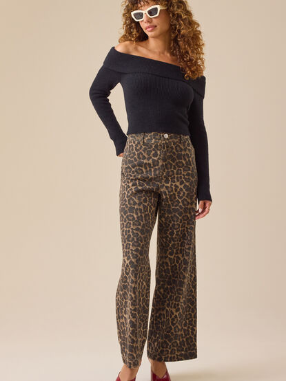 Vivianne Off-Shoulder Sweater - TULLABEE