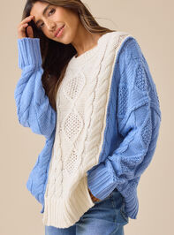 Emmaline Oversized Sweater Detail 4 - TULLABEE