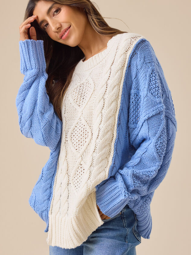 Emmaline Oversized Sweater Detail 4 - TULLABEE