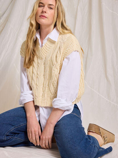 Rowlan Cable Knit Vest - TULLABEE
