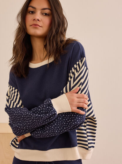 Patchwork Floral Sweatshirt - TULLABEE