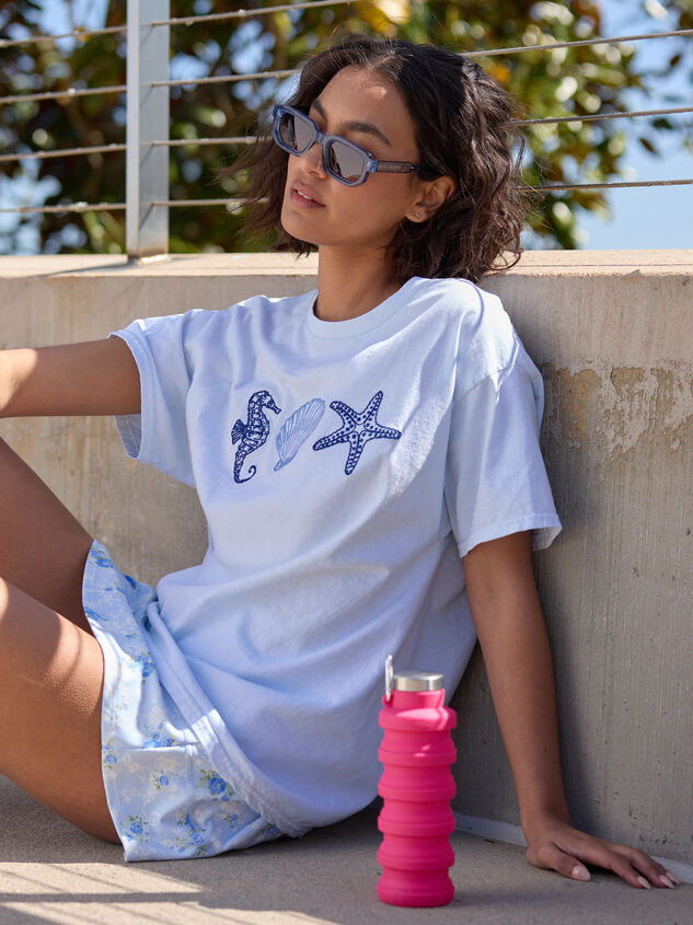 Embroidered Seashell Graphic Tee Detail 3 - TULLABEE