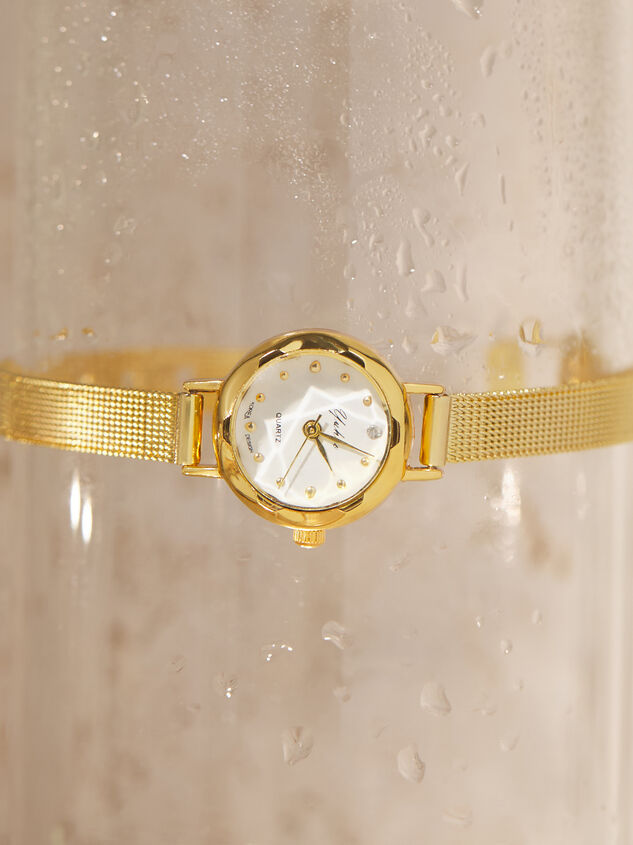 Round Face Gold Mesh Watch Detail 2 - TULLABEE