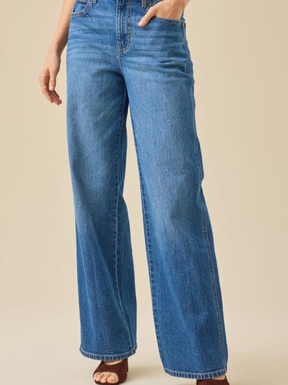 Nina Mid-Rise Wide Leg Jeans - TULLABEE