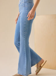Noah Flared Jeans Detail 4 - TULLABEE