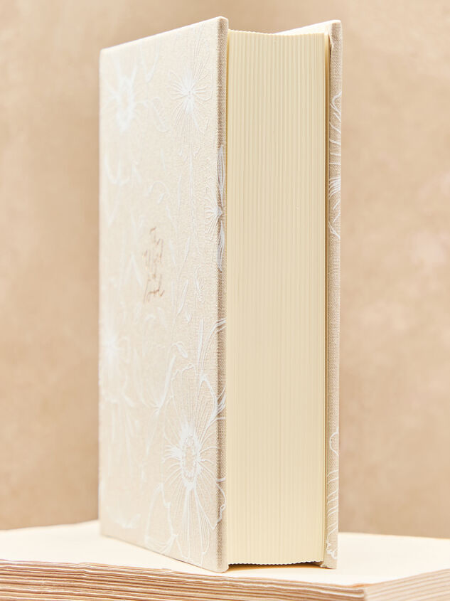 Hosanna Revival NLT Journaling Bible: Cordova Theme Detail 5 - TULLABEE