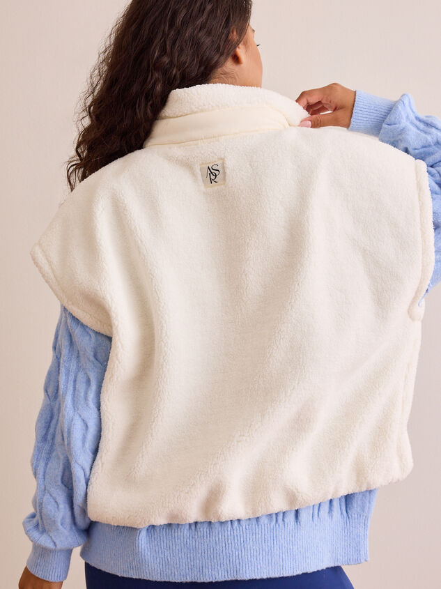 Summit Sherpa Button Vest Detail 5 - TULLABEE