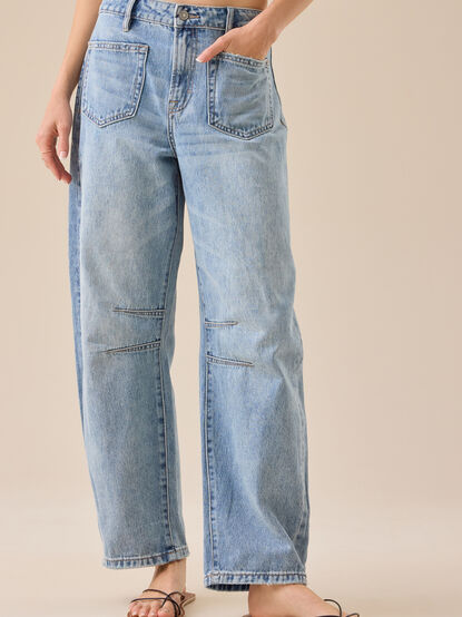 Jasper Mid Rise Barrel Jeans - TULLABEE