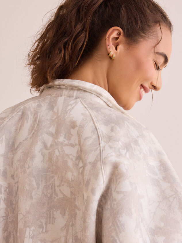 Peak Balloon Sleeve Camo Pullover Detail 4 - TULLABEE