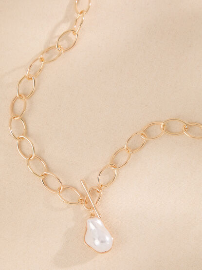 Baroque Pearl Toggle Necklace - TULLABEE