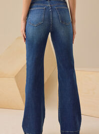 Elena Boot Cut Jeans Detail 5 - TULLABEE