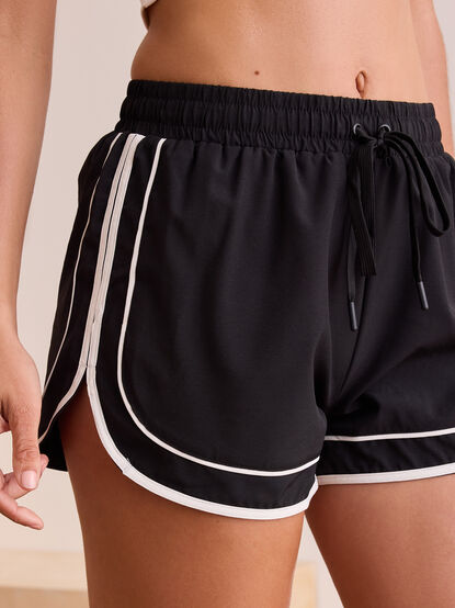 Pace Line Shorts - TULLABEE