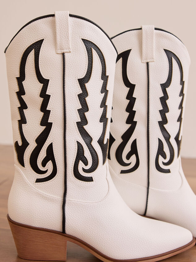 Vanessa Gameday Boot Detail 3 - TULLABEE