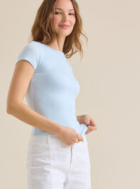 Noa Seamless Fitted Tee Detail 4 - TULLABEE