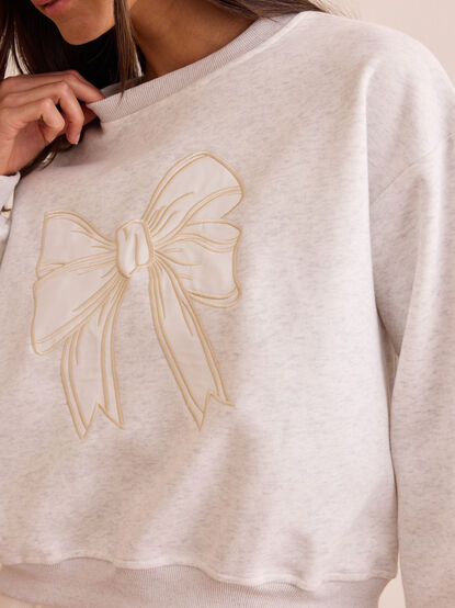 In Bow Motion Embroidered Cropped Pullover - TULLABEE