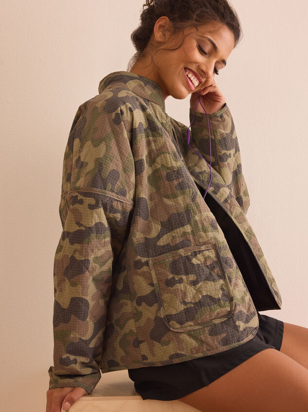 Camo Muse Quilted Jacket Detail 4 - TULLABEE