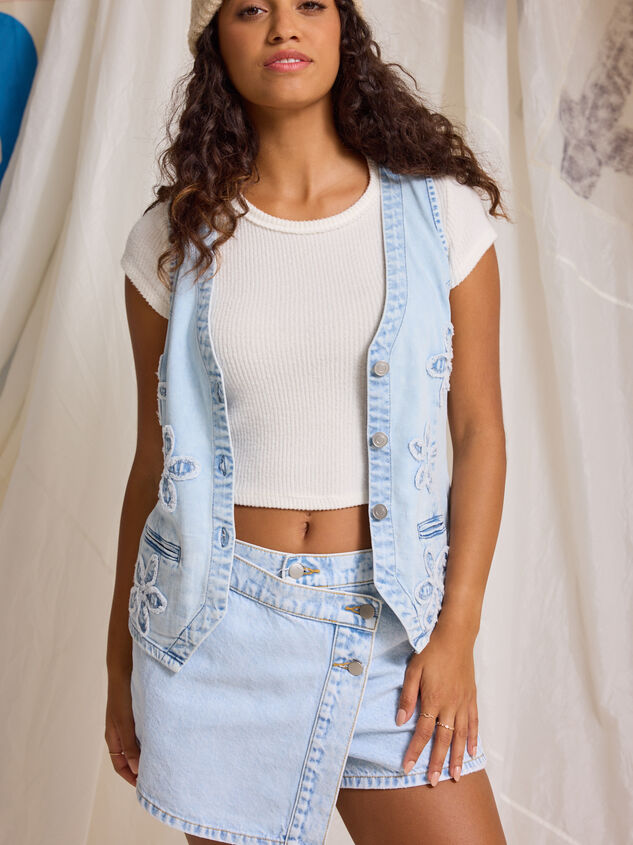 Belle Floral Denim Vest Detail 7 - TULLABEE