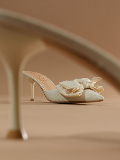 Margot Kitten Heels by Matisse - TULLABEE