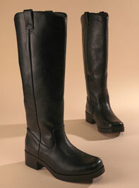 Vienna Square Toe Boot by Chinese Laundry Detail 2 - TULLABEE