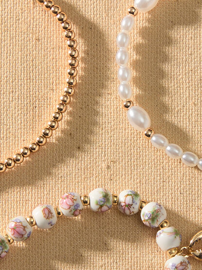 Beachy Bloom Charm Bracelet Set - TULLABEE