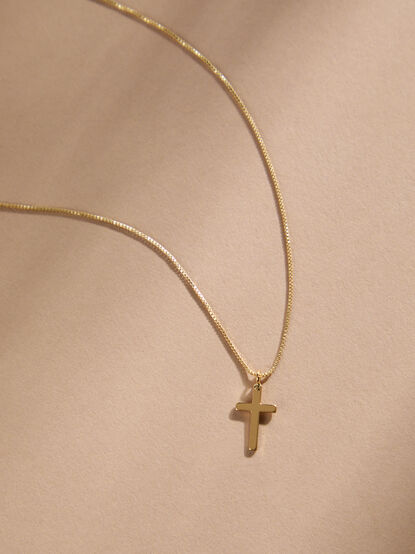 18k Gold Faithful Cross Charm Necklace - TULLABEE
