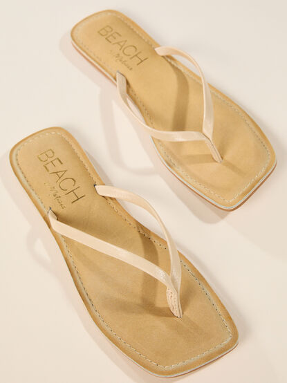 Bungalow Square Toe Flip Flop - TULLABEE
