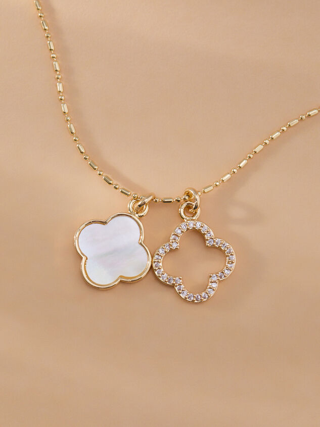 18K Gold Double Clover Necklace Detail 2 - TULLABEE
