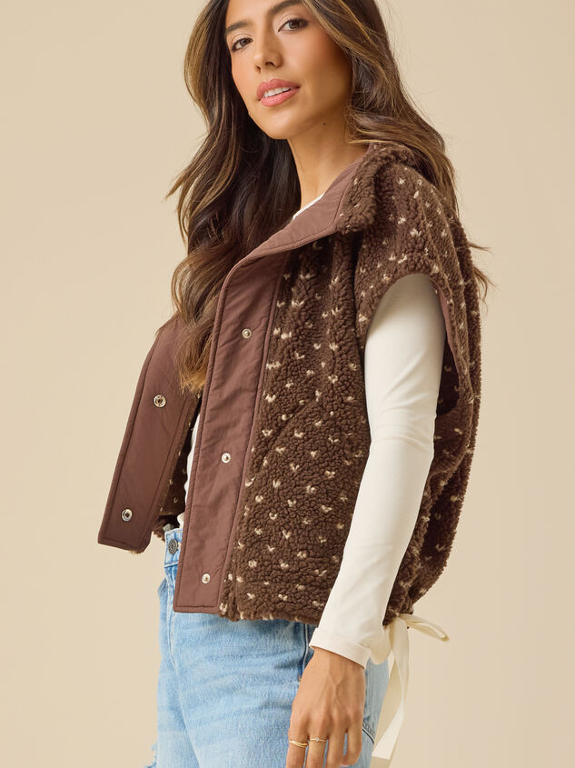 Soren Sherpa Vest Detail 4 - TULLABEE