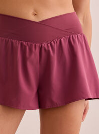 In Motion Crossover Shorts Detail 2 - TULLABEE