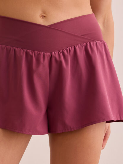 In Motion Crossover Shorts - TULLABEE